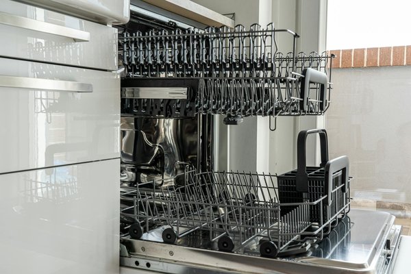 How to choose a dishwasher that optimally sanitizes baby bottles in the UK?